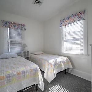 Ocean Block 7-11-2 Apartment